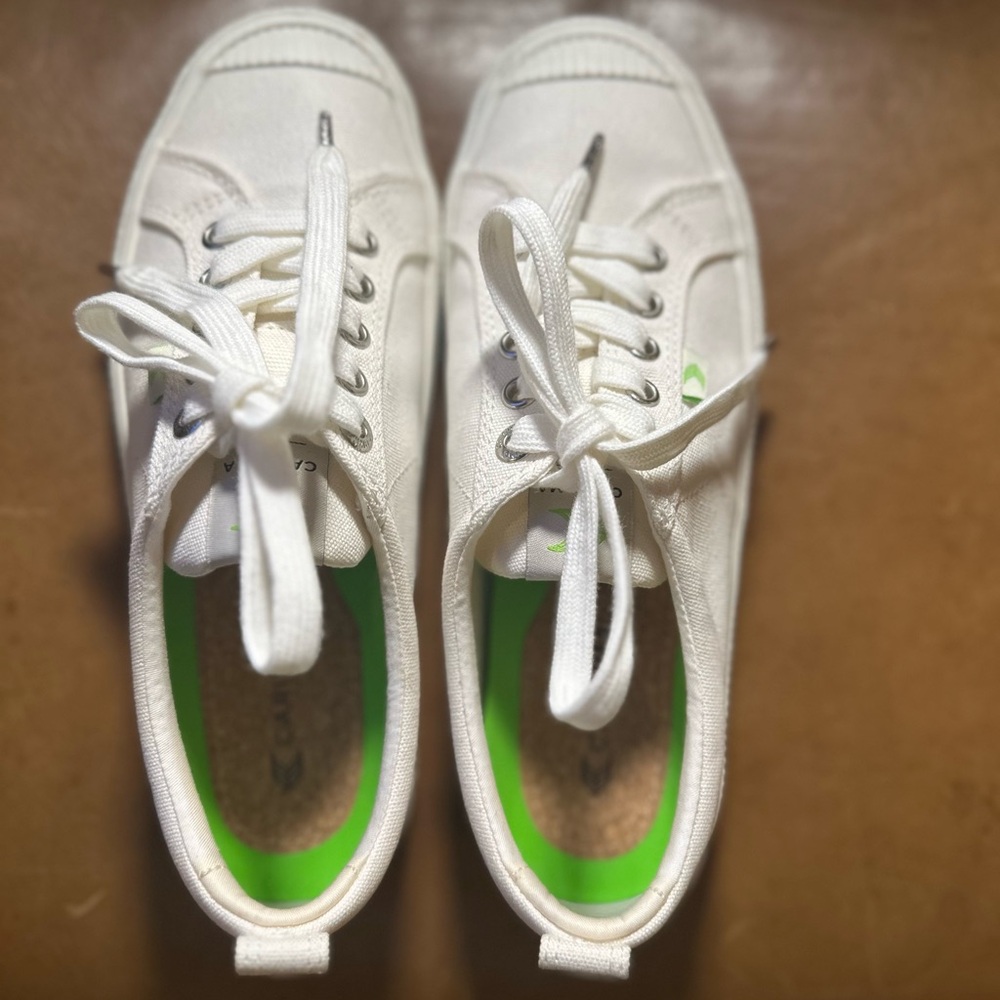 Cariuma OCA Low Off-White Canvas Sneaker